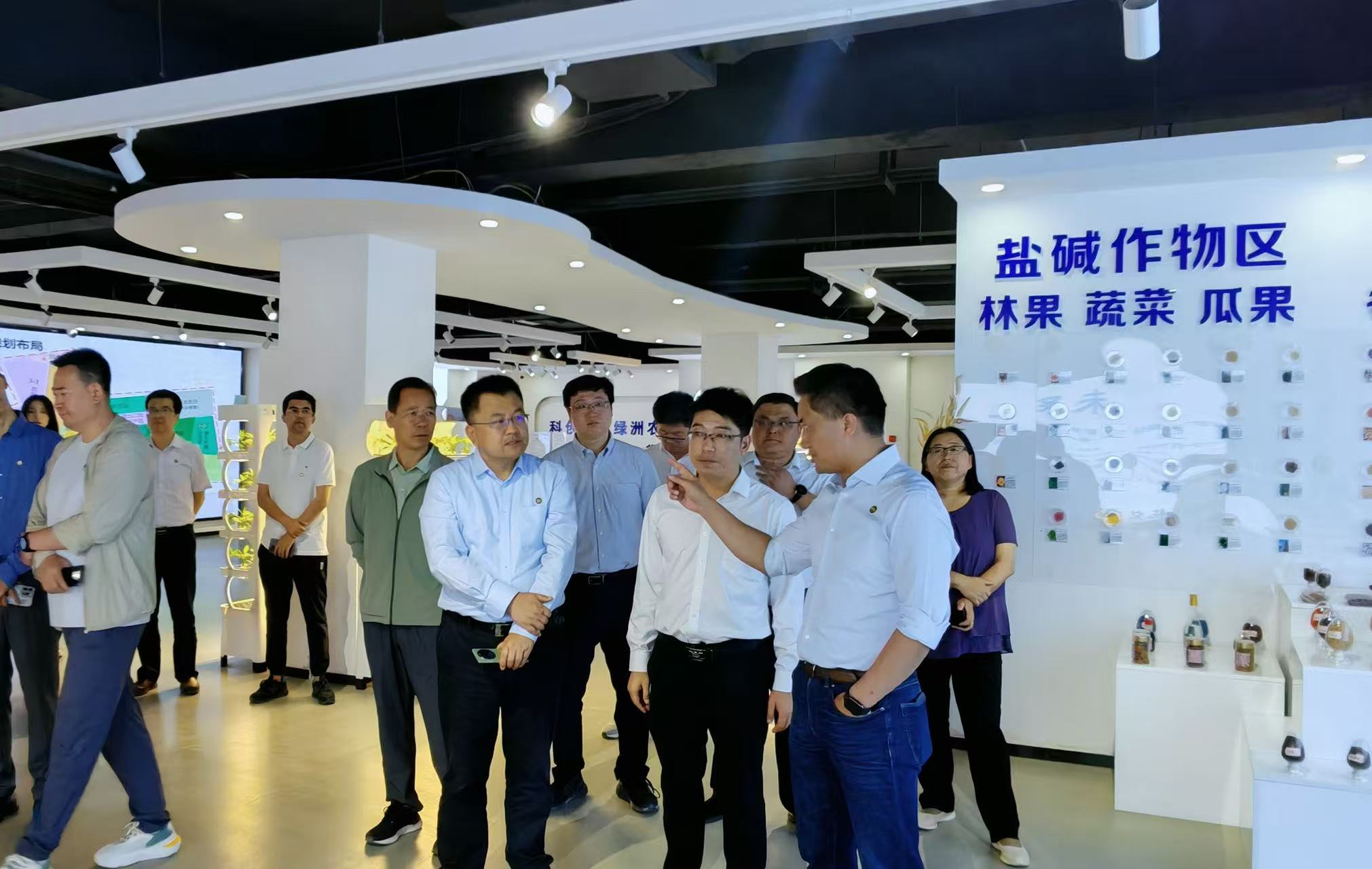 阿拉丁控股集團(tuán)與新疆喀什簽署戰(zhàn)略合作協(xié)議